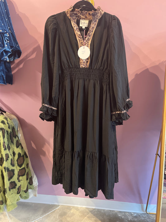 Umgee Black and animal neckline