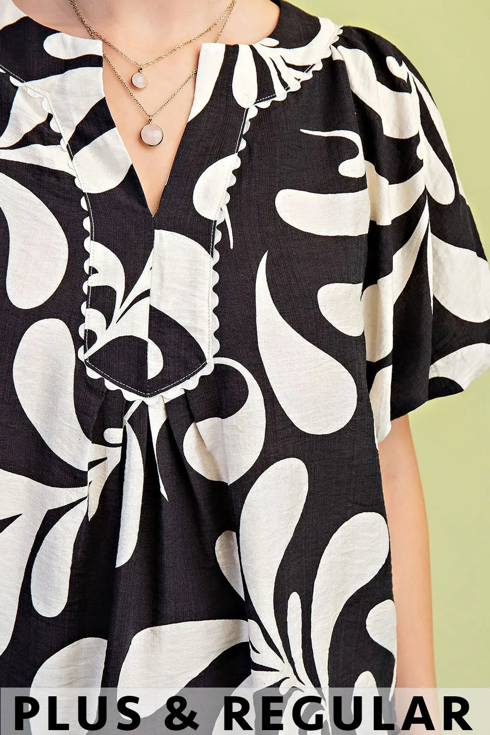 Black and White Balloon Sleeve Top