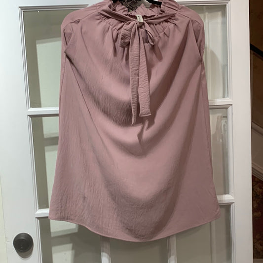 Crepe material rose colored skirt with pockets